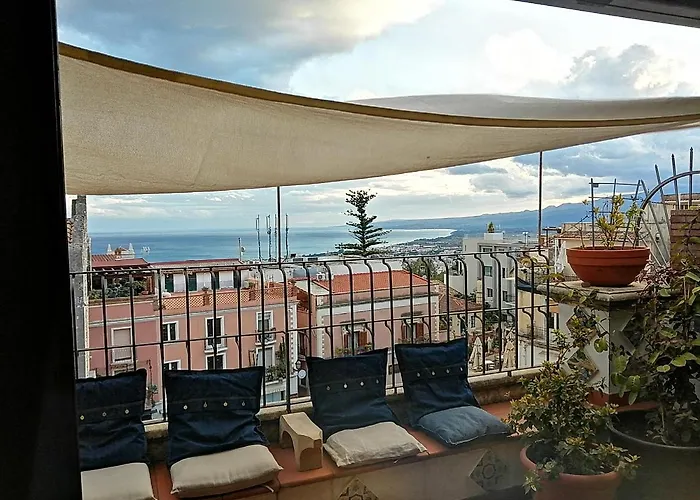Aly Art Apartment Taormina Duomo, Gulf & Etna View