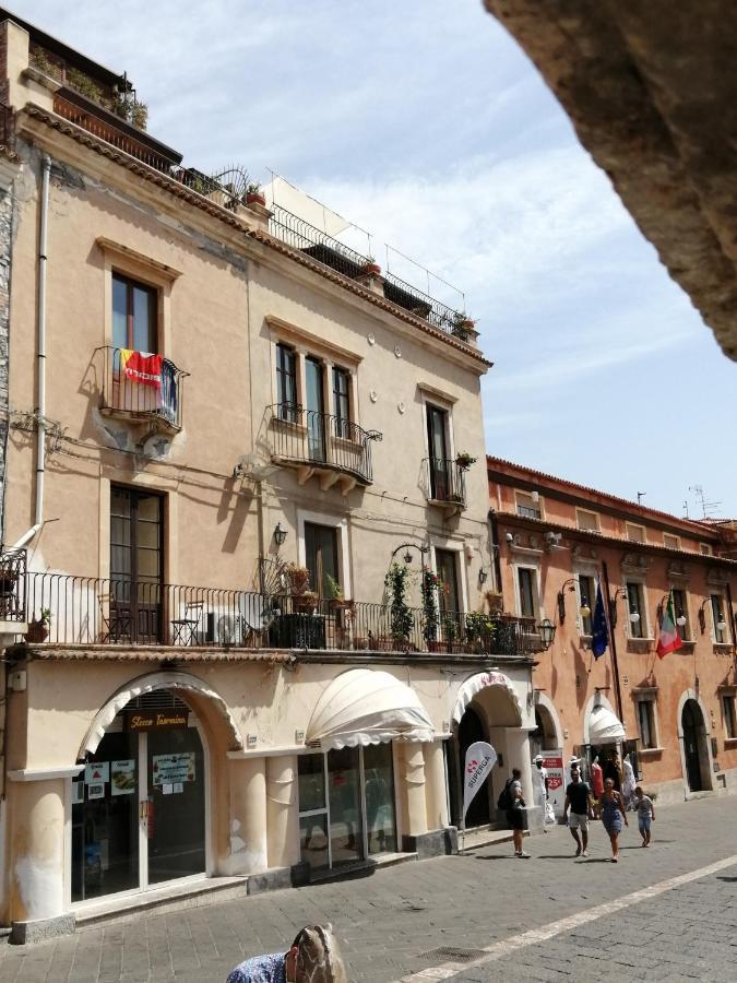 Aly Art Duomo, Gulf & Etna View *