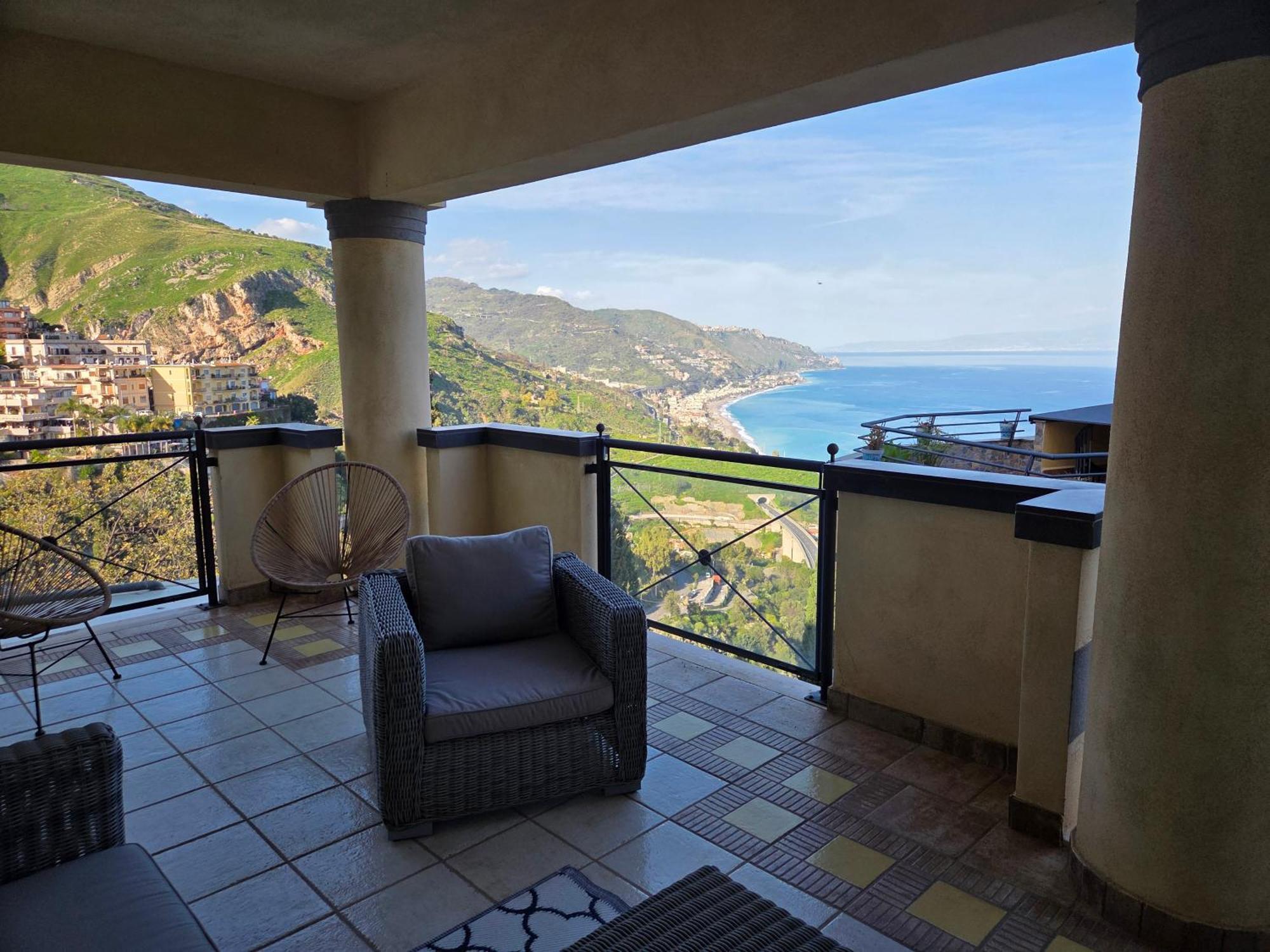 Ibiscus By Holidays * Taormina