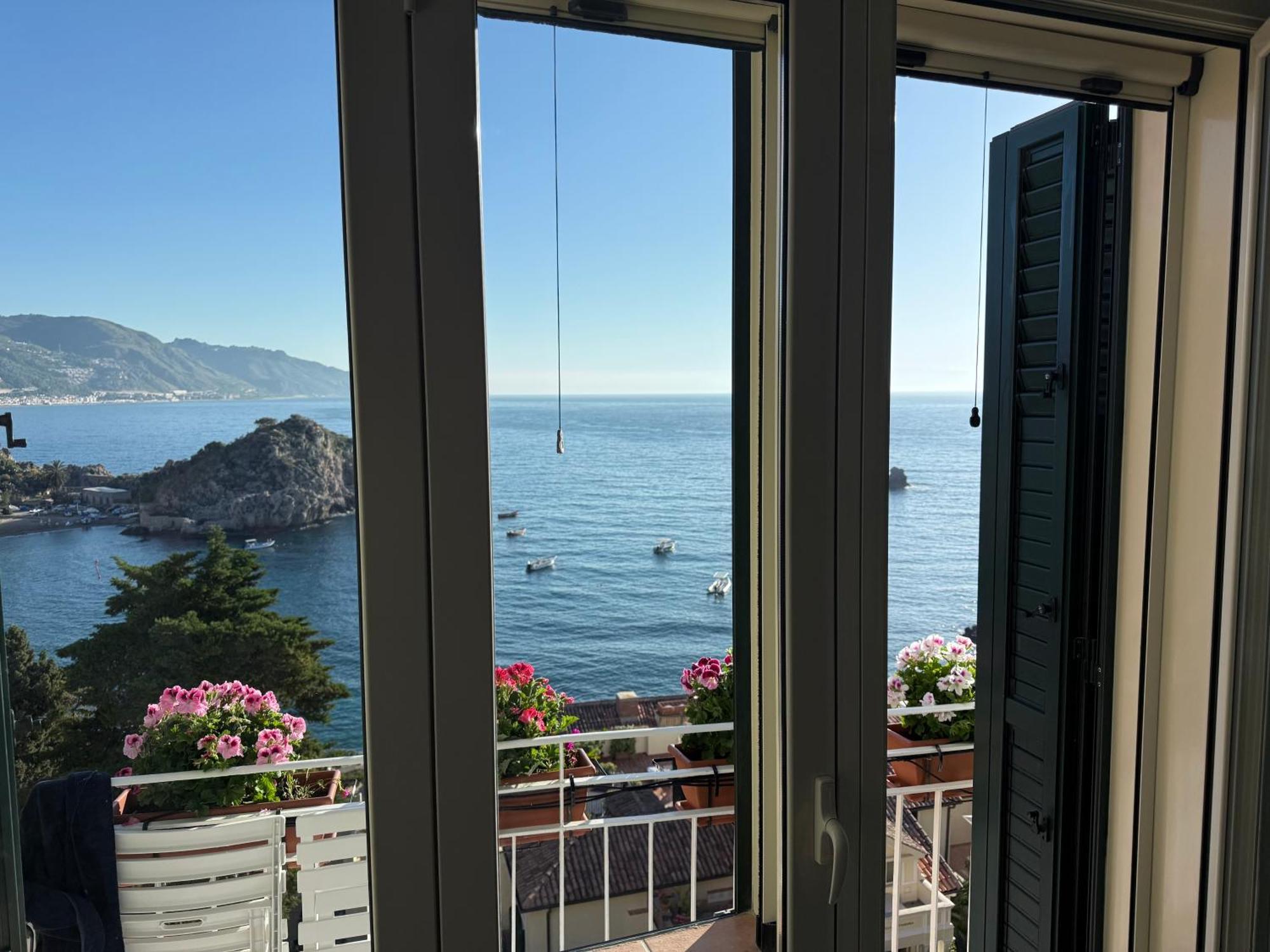Apartment Paradise By The Sea