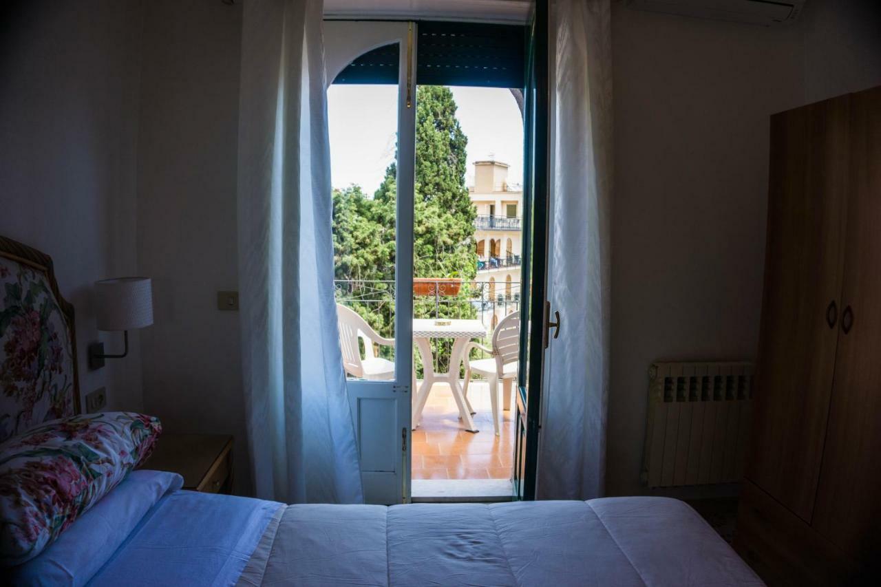Moschella * Taormina