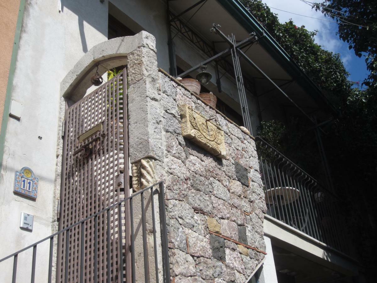 Casa *