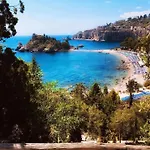 Mare Roccia Beachfront Apartment