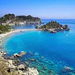 Mare Roccia Beachfront Apartment