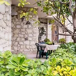 Sara\'S House