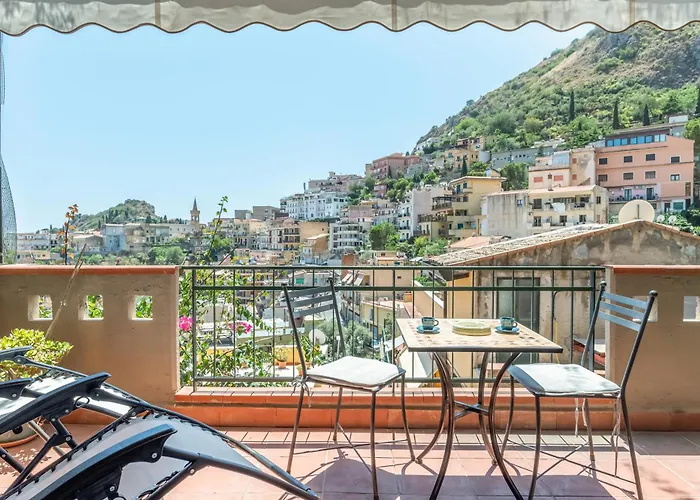 Romantic Retreat In Taormina