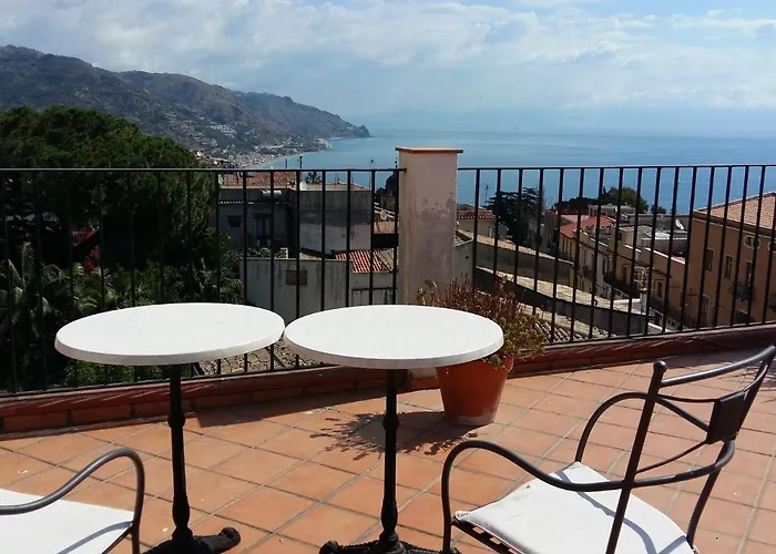 Tranquil Holiday Home In Taormina Near Isola Bella Sea