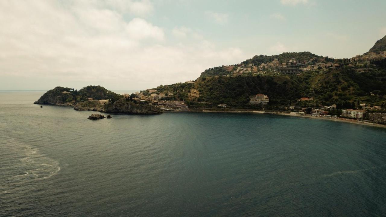 Mare Roccia Beachfront Apartment *
