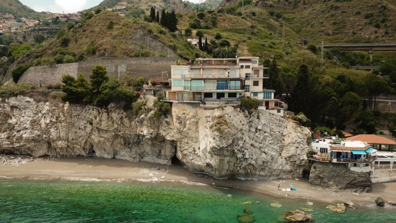 Mare Roccia Beachfront