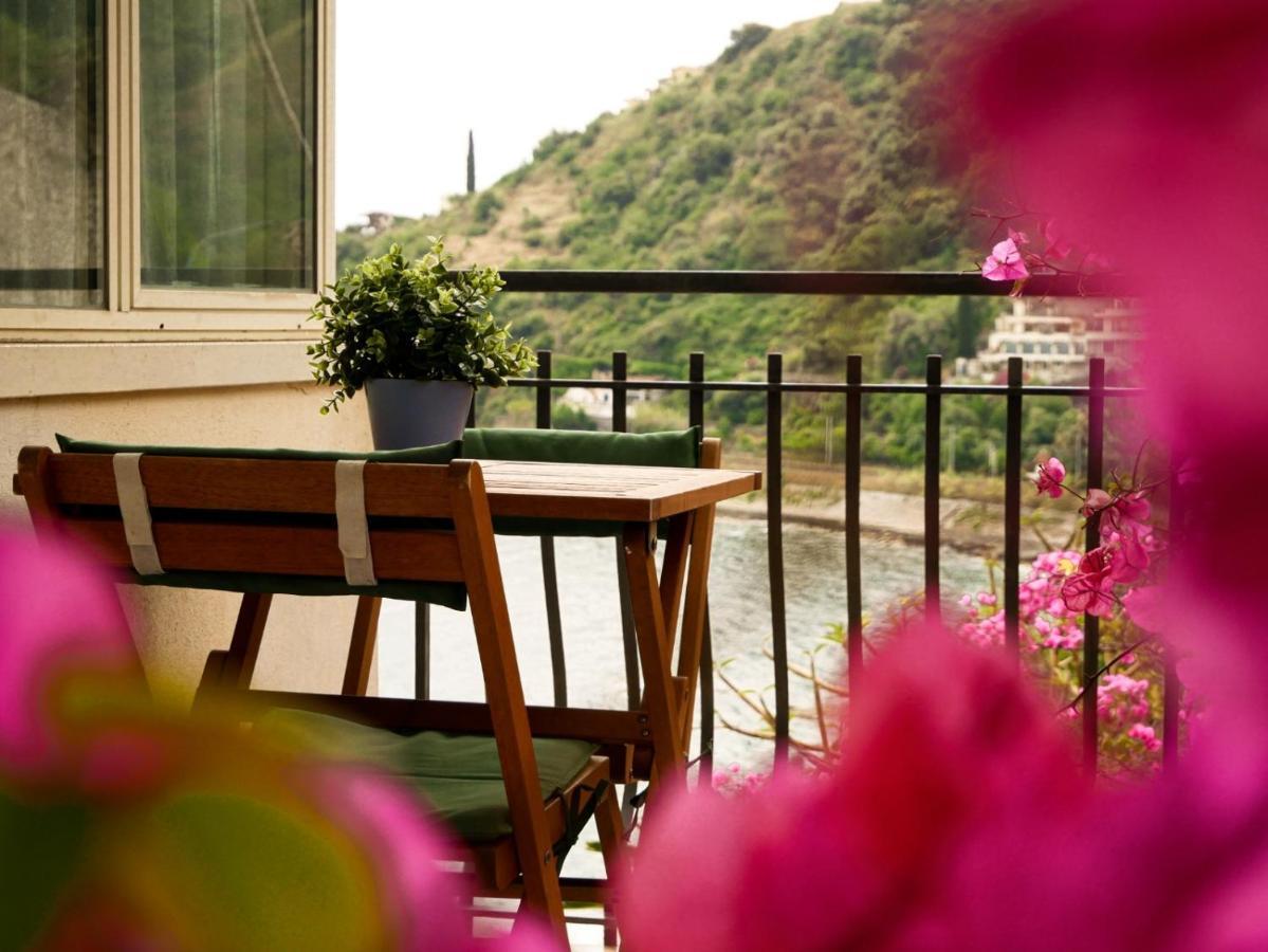 Mare Roccia Beachfront *