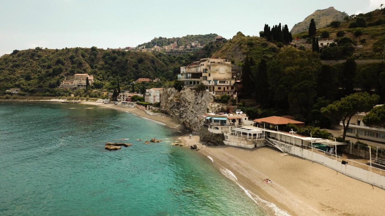 Mare Roccia Beachfront Apartment