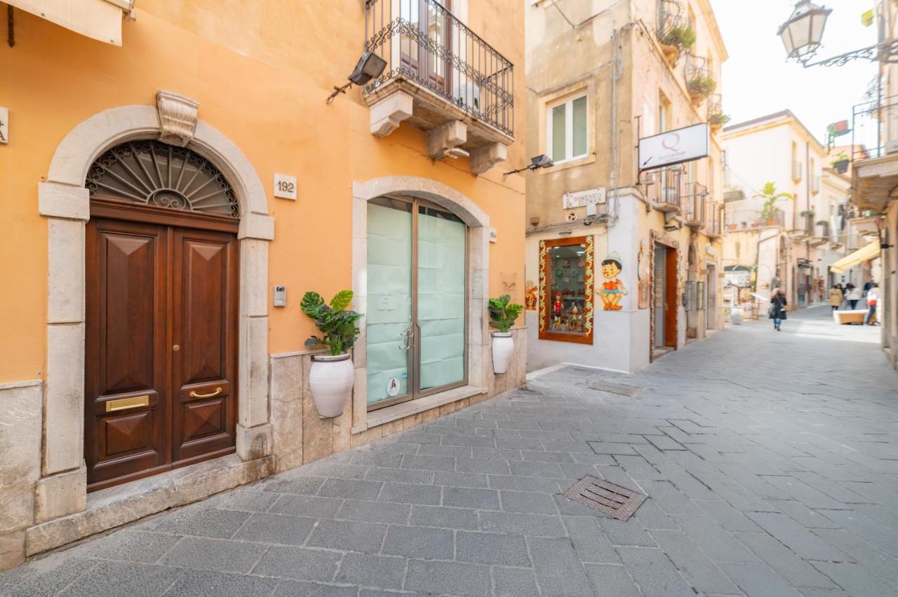 Casa Umberto I , Centro *
