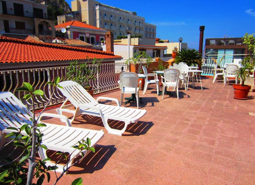Chiara Hotel 2*