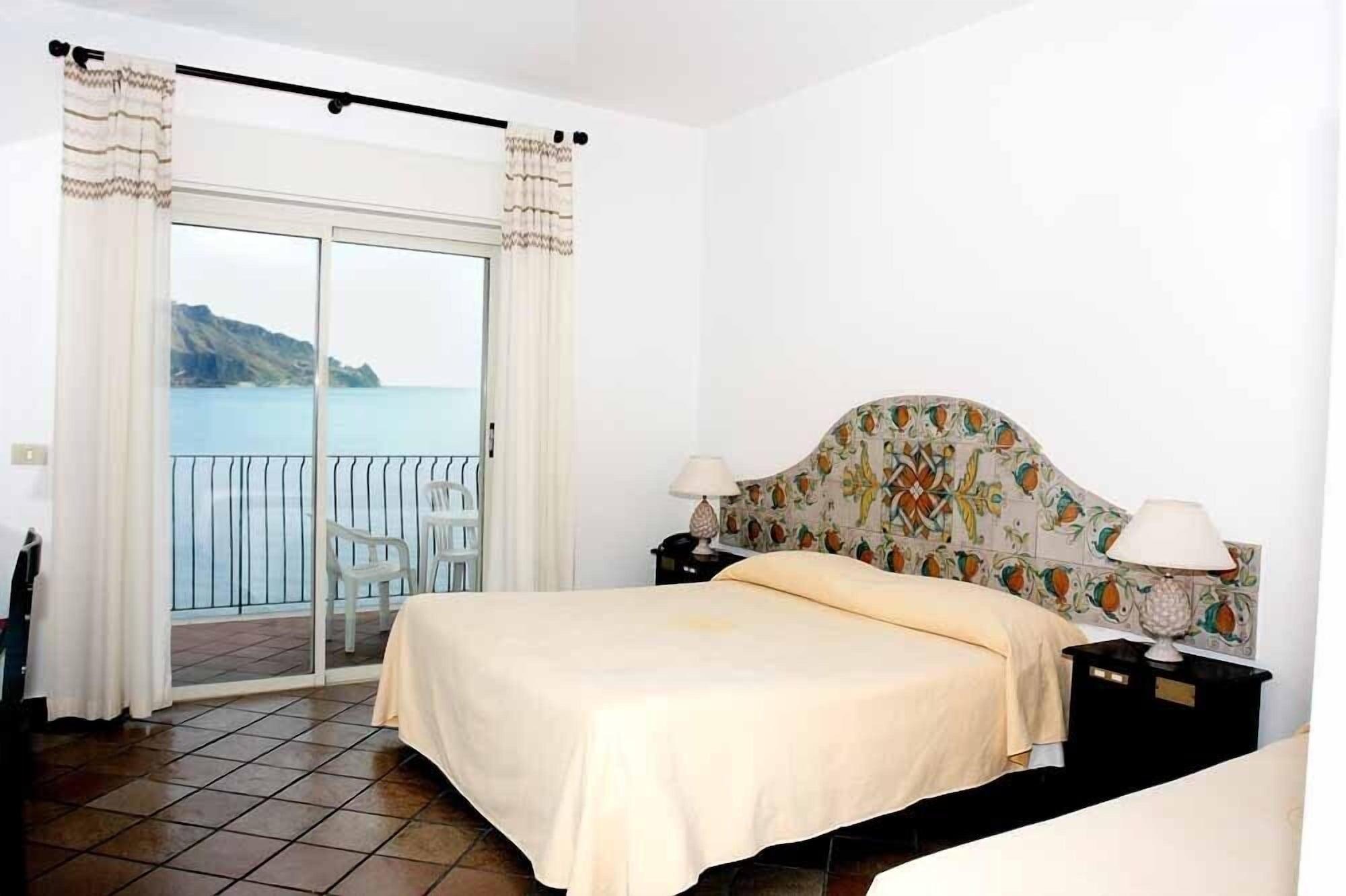 Bay Palace Mazzaro Taormina
