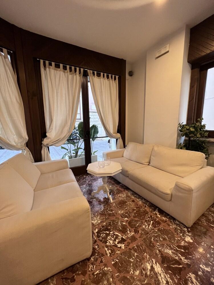 Hotel Chiara
