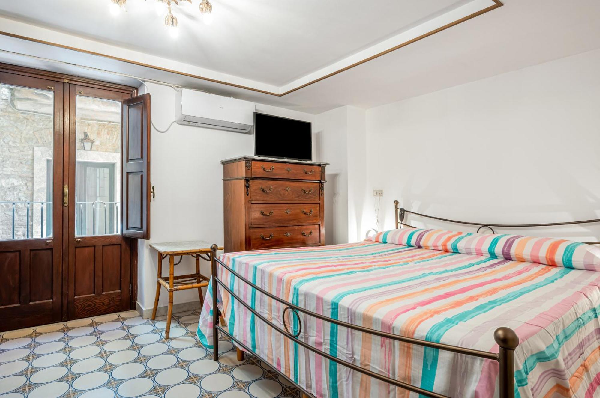 Roomy In The Heart Of