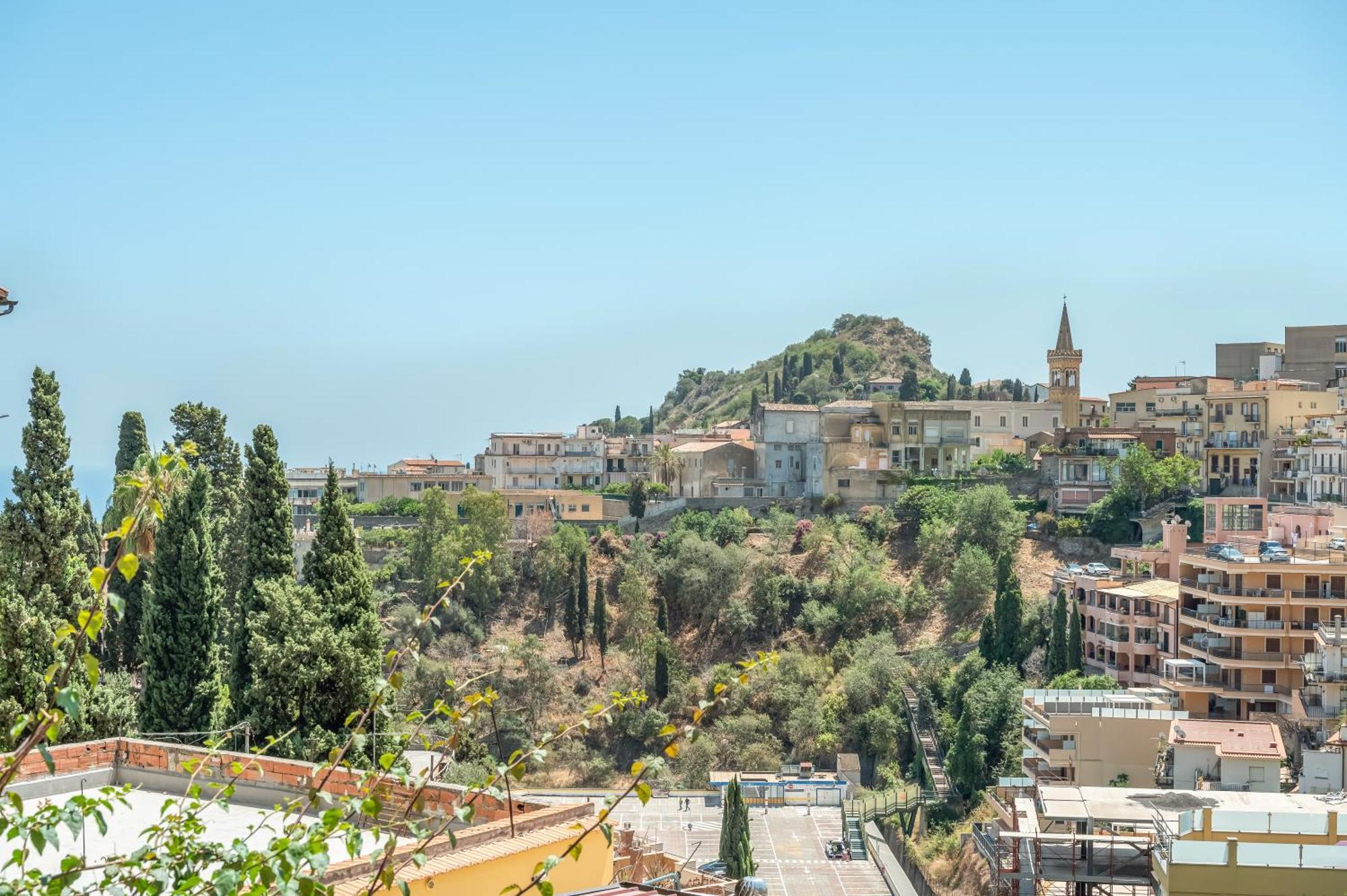 Romantic Retreat In Taormina