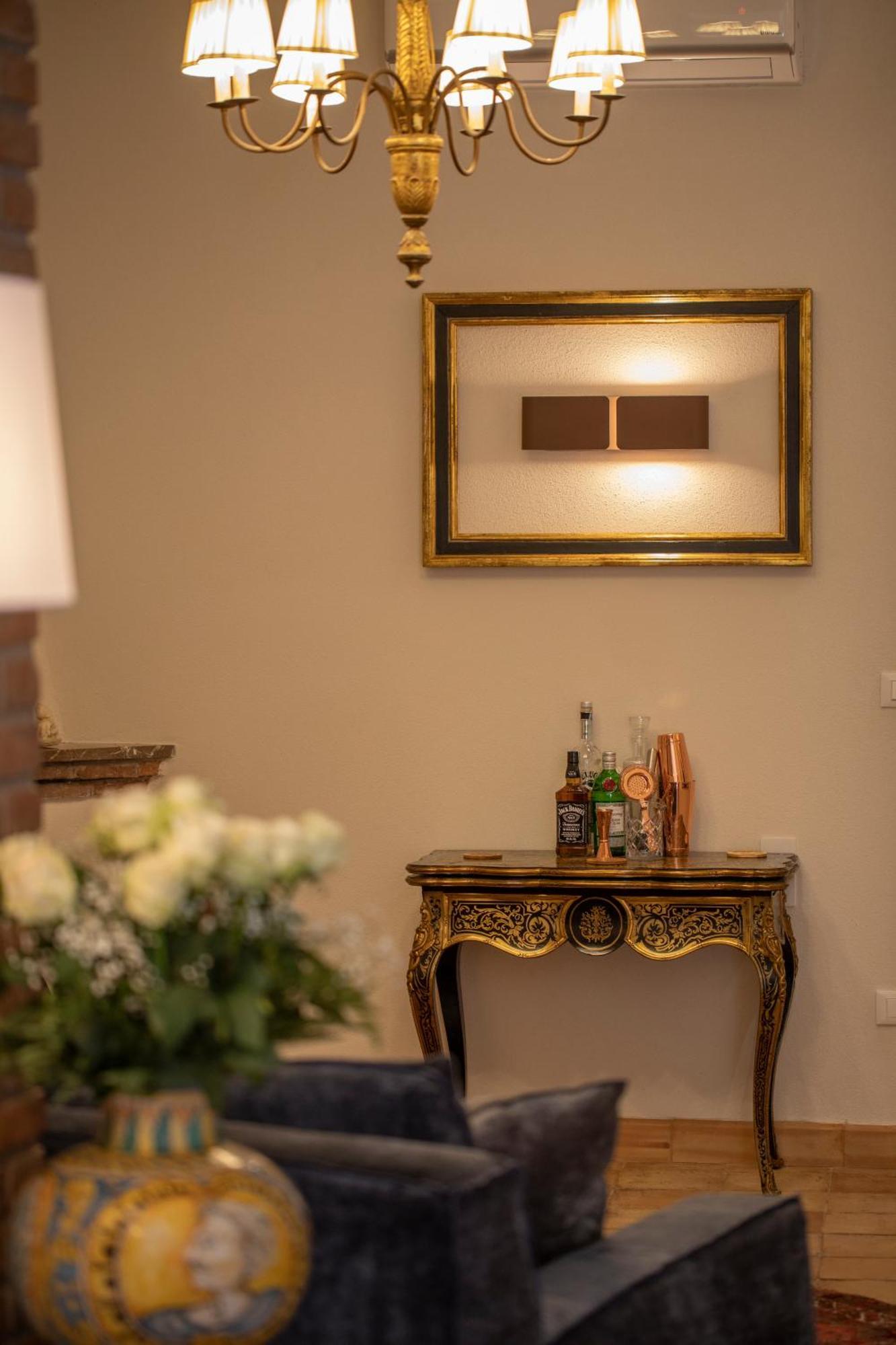 Center, Completely Renovated, Historical Apartment *