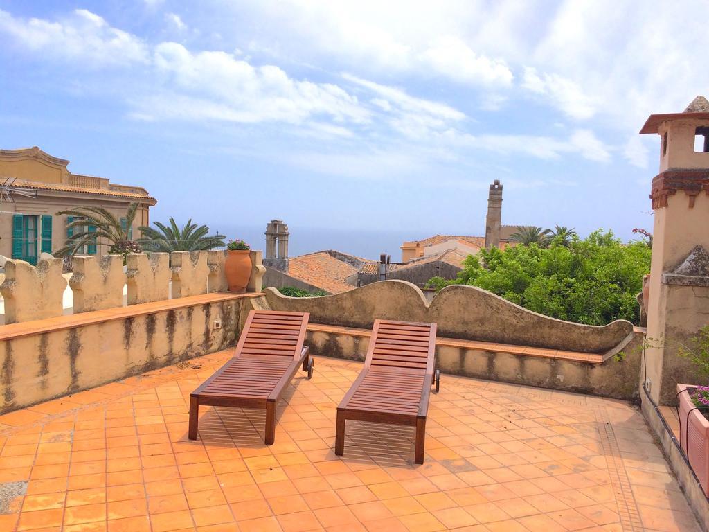 Mimosa Villa *