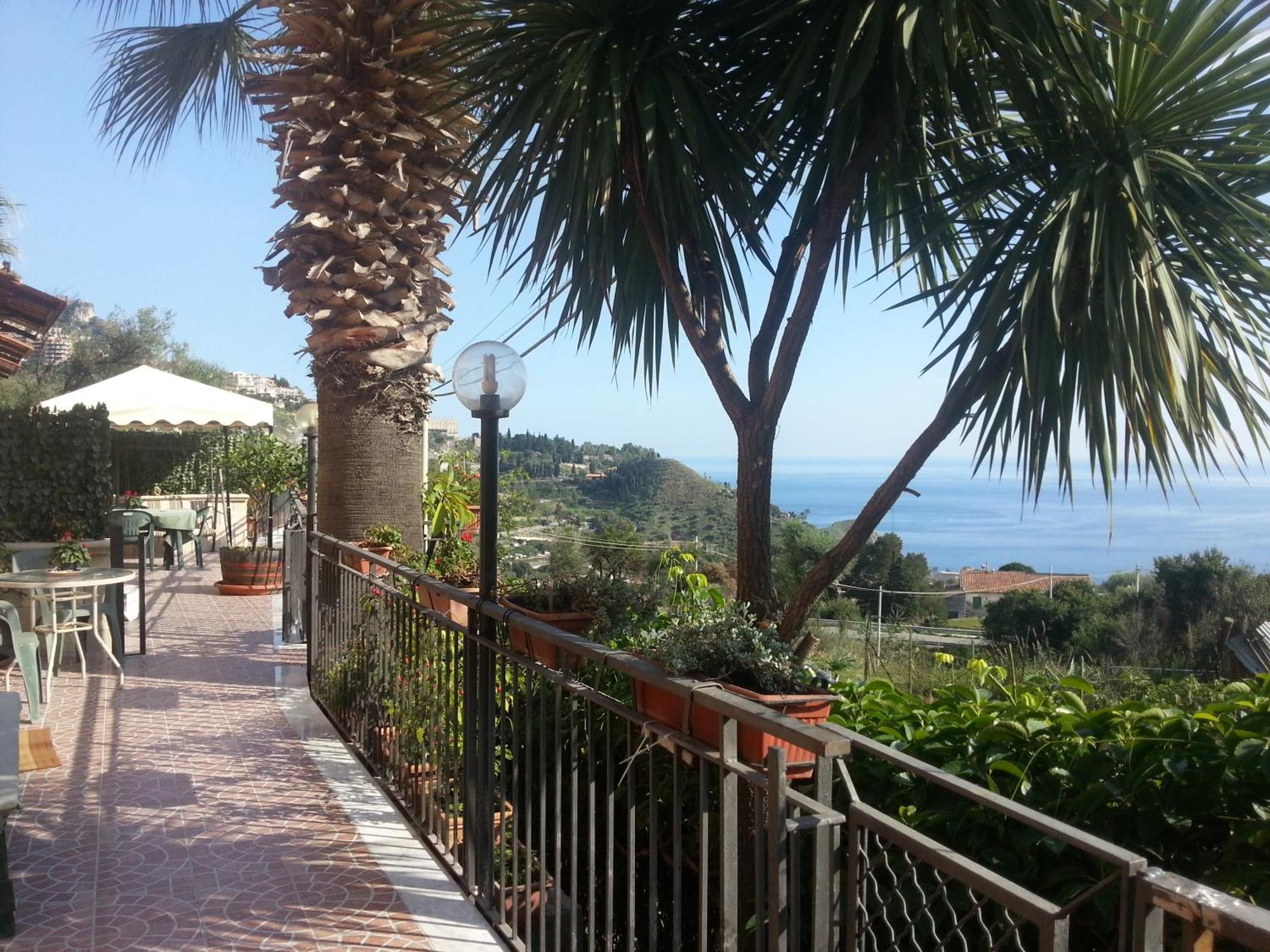 Tirreno- Finestra Sul Mare Bed & Breakfast