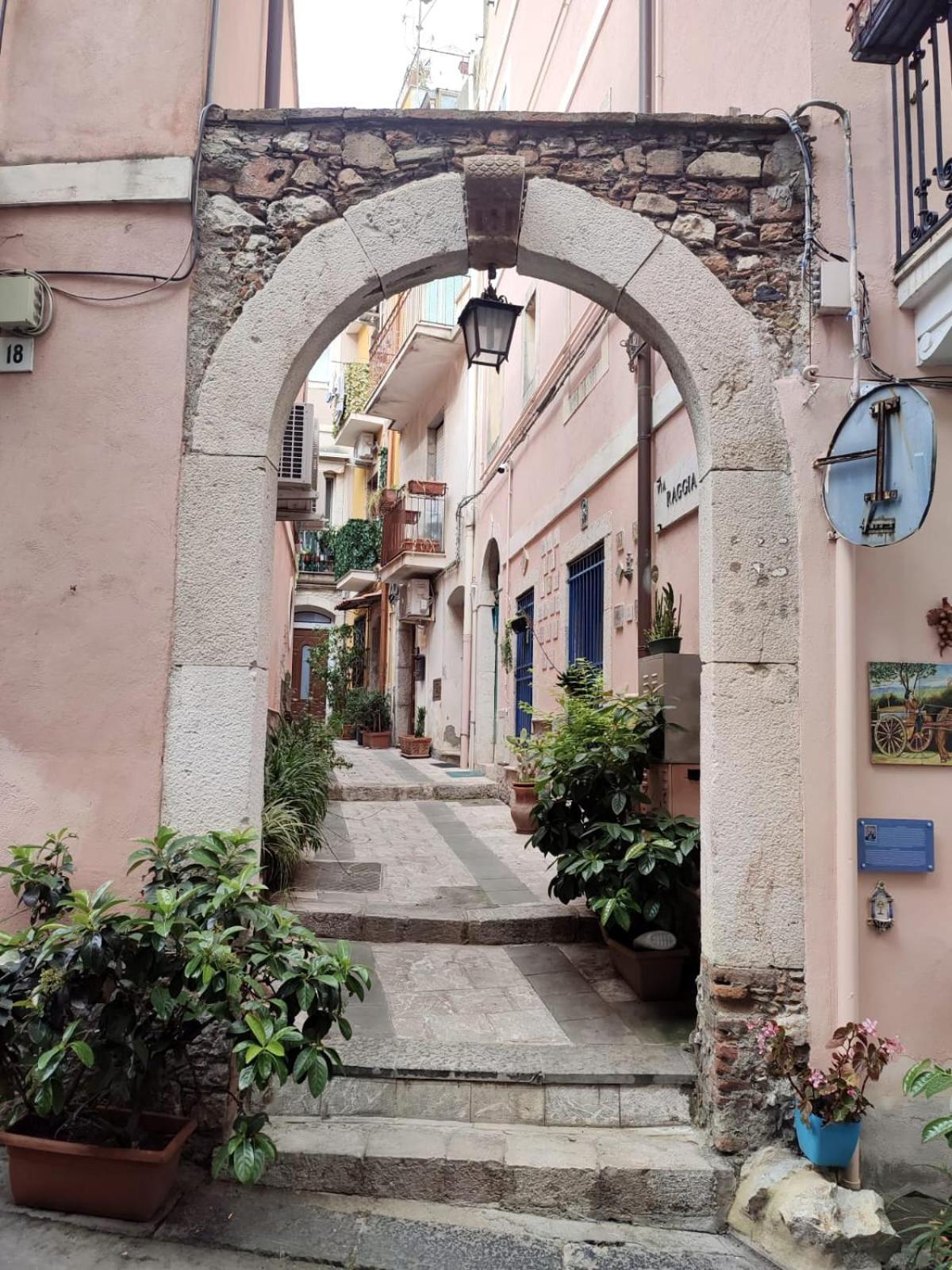 Archetto House