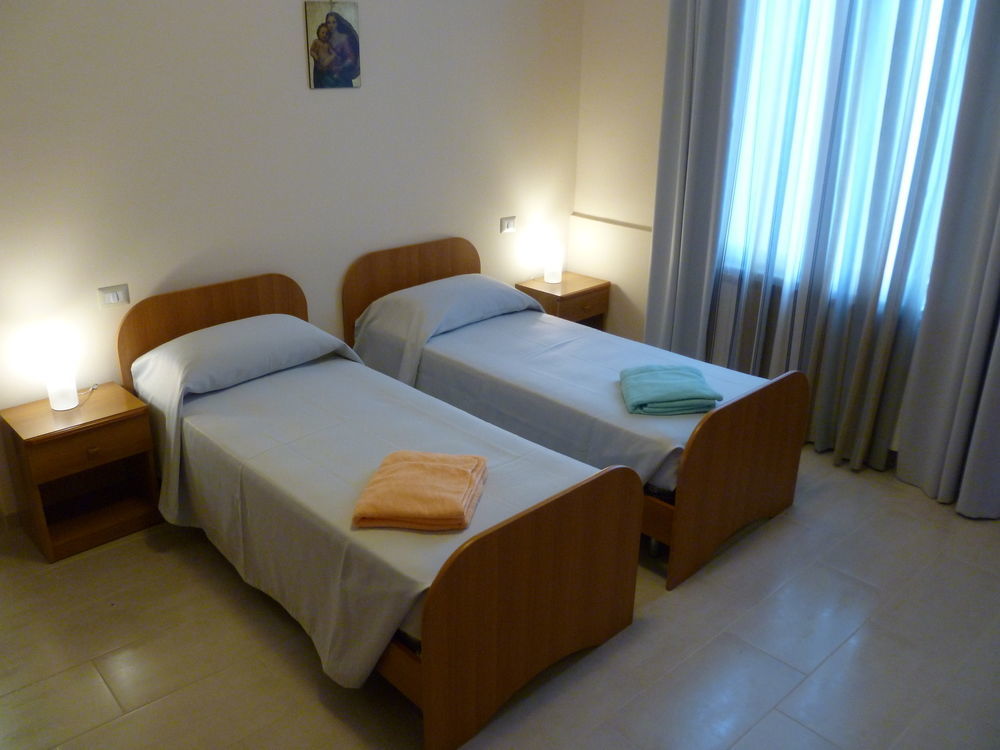 Domus Nazarena Hotel *