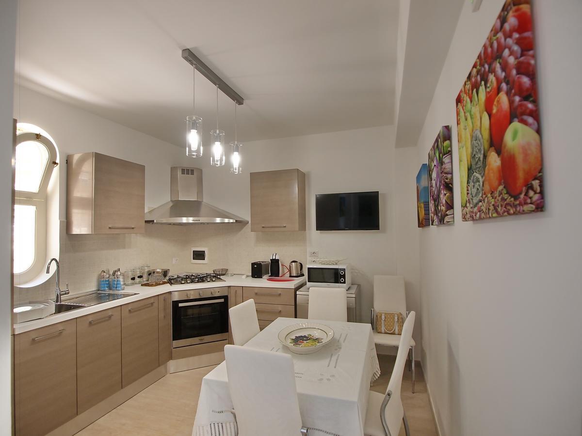 Villa Le - *