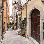Elegant Apartment In Taormina