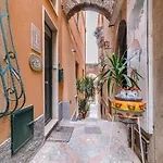 Elegant Apartment In Taormina