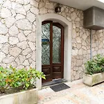 Porta Messina Apartment