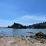 Salu\'
