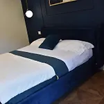 Gloden House Apartments