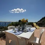 Fontana Vecchia Seaview Apartment