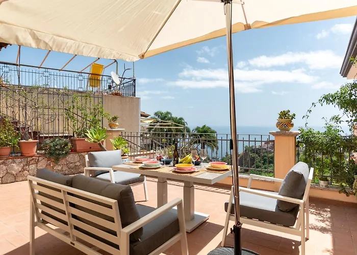 Taormina Panoramic Apartment With Parking