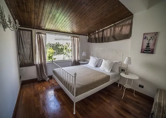 La Maison Jardin Apartment