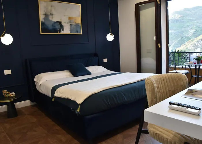 Gloden House Apartments