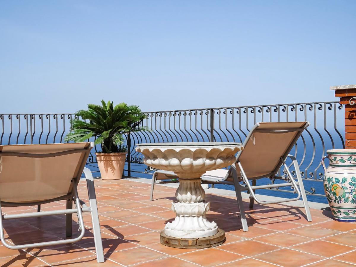 Athena Aparthotel 2*