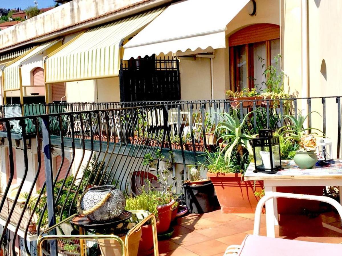 Spacious In With Sea View And Balconies Apartment *