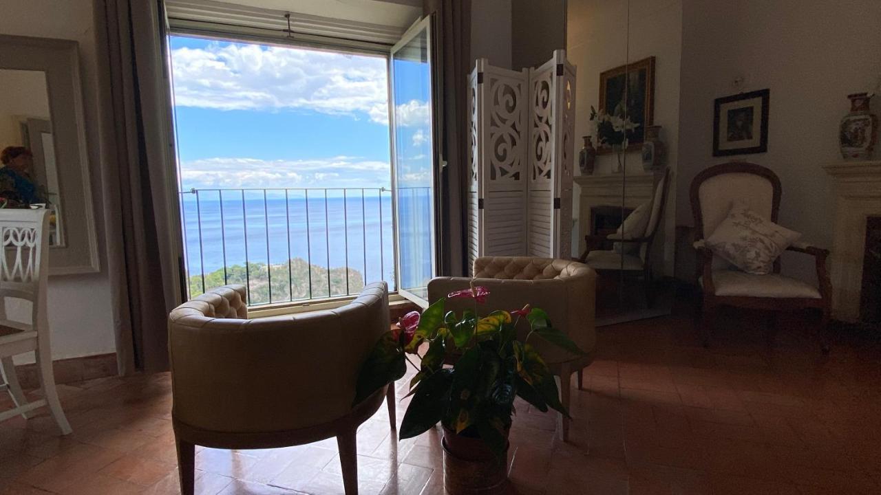 Villa Don Mimi Guarnaschelli La Dependace Taormina