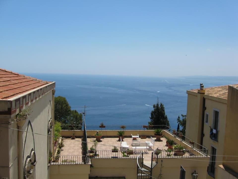 Center * Taormina