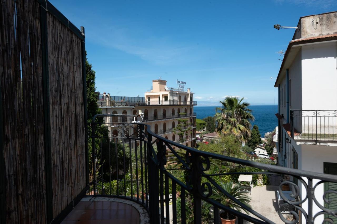 Moschella * Taormina