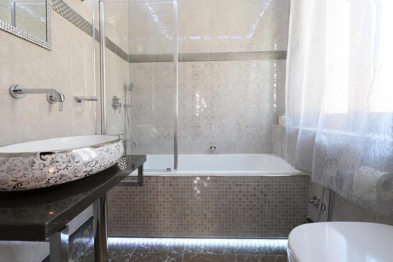 Luxury Center, Terrace With Views