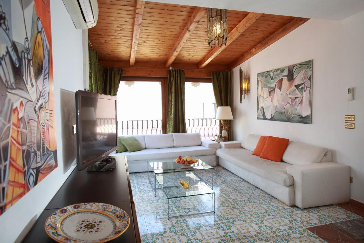 Luxury Center, Terrace With Views