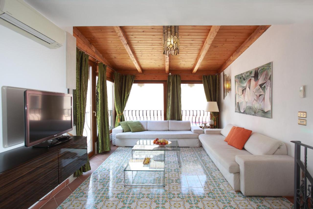 Luxury Center, Terrace With Views