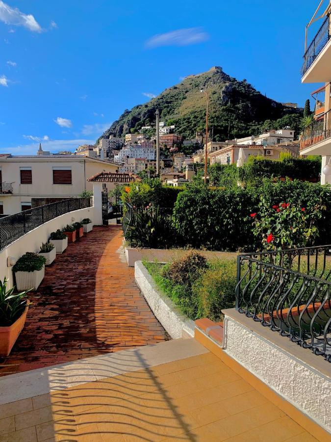 Spacious In With Sea View And Balconies Apartment *