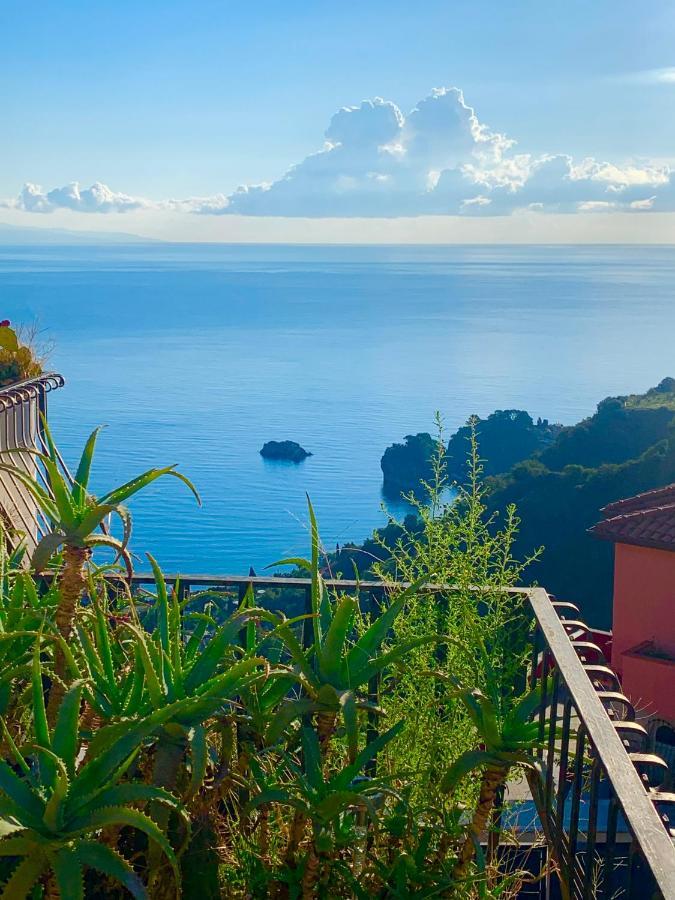 Spacious In With Sea View And Balconies Apartment *