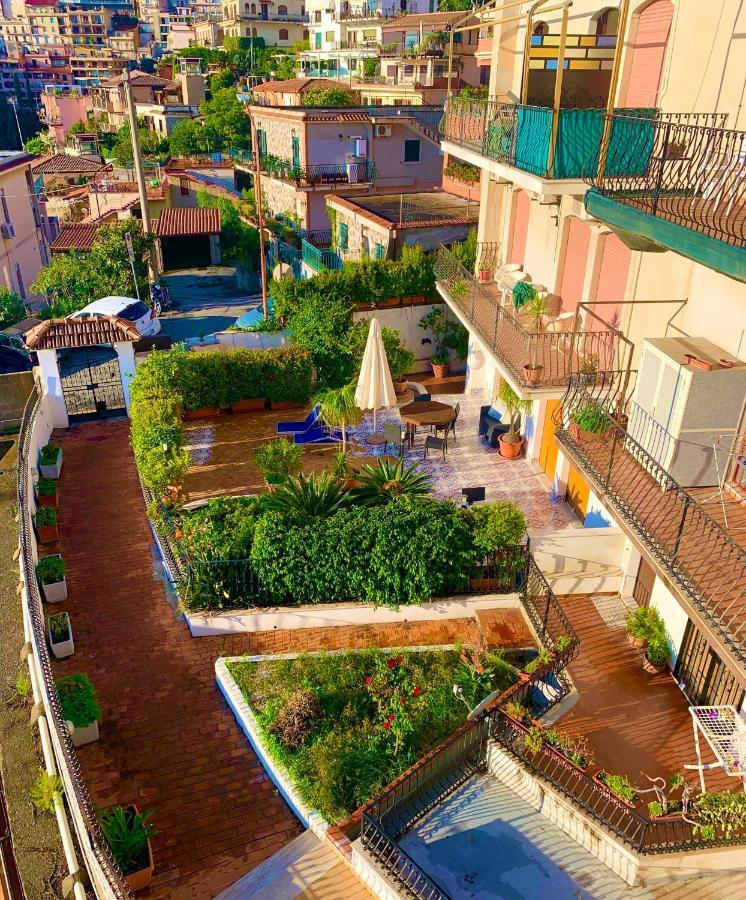 Spacious In With Sea View And Balconies Apartment