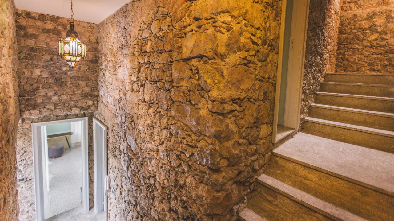 Torre Pirandello 6, Emma Taormina
