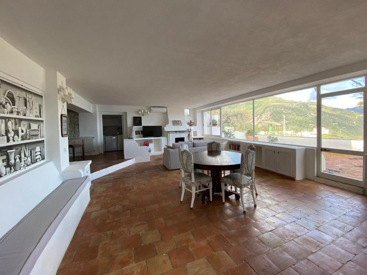 La Casa Nella Roccia Ferienhaus *