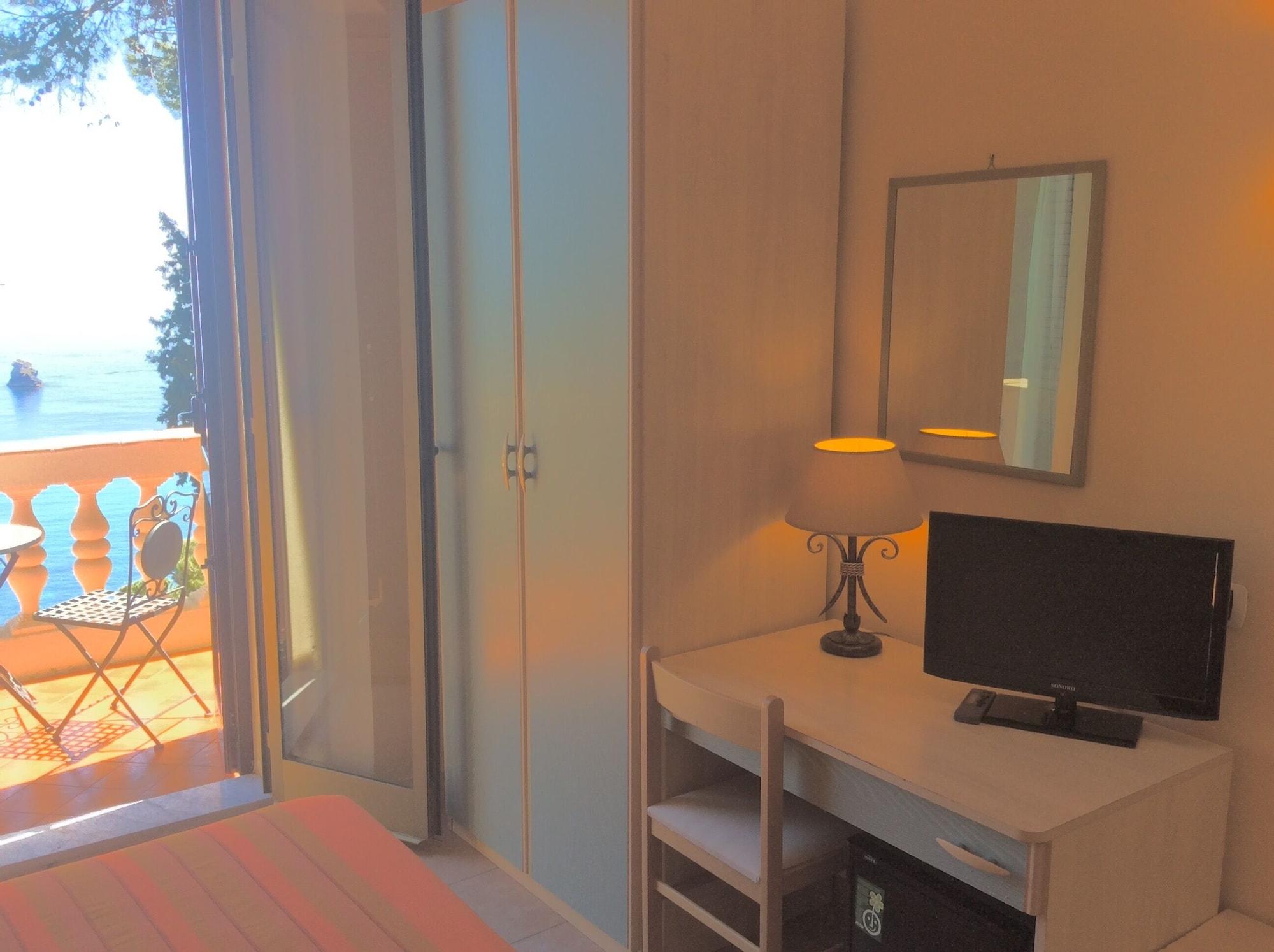 Jonic Mazzaro 3* Taormina
